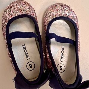 Toddler girls size 5 shoes.